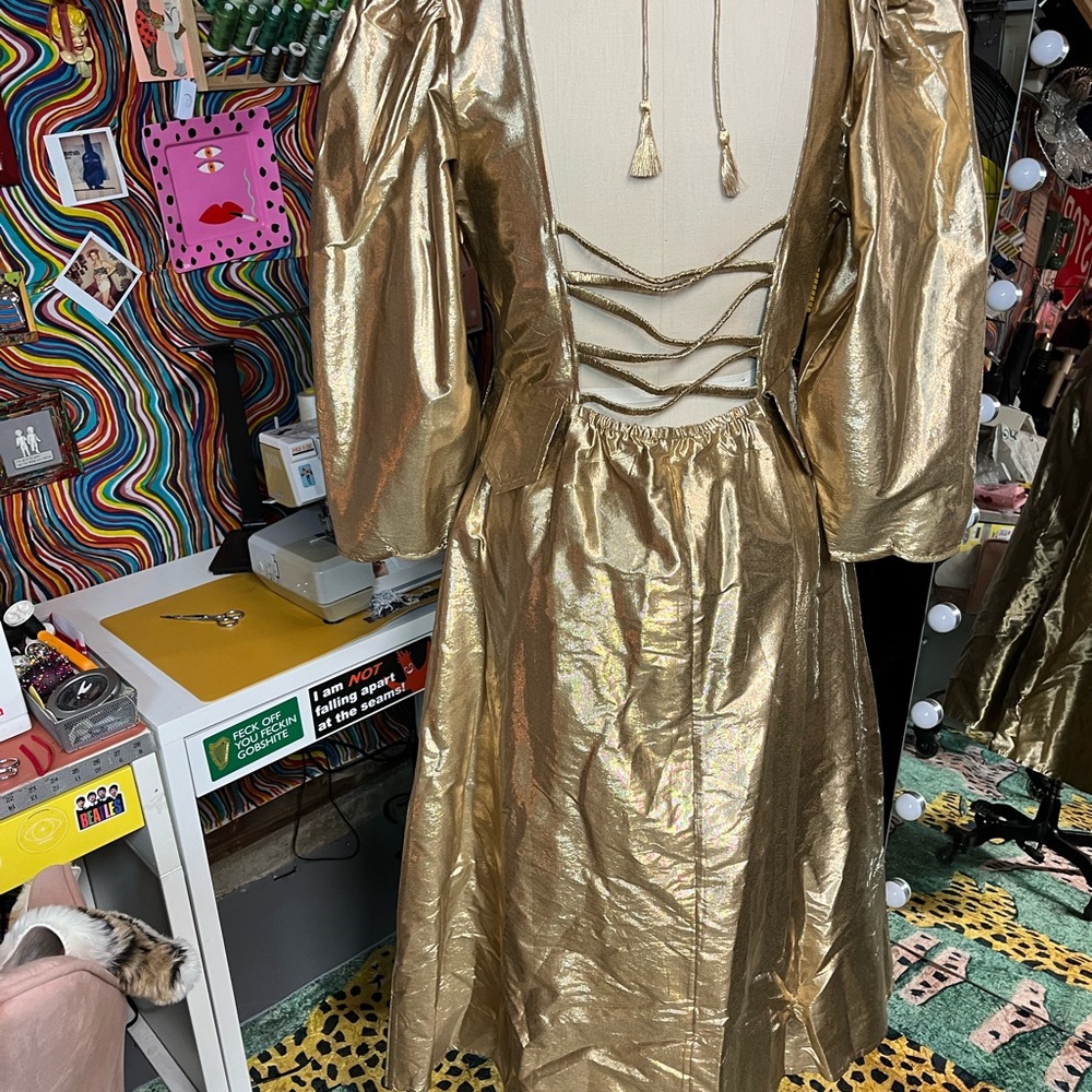 Samantha Pleet gold lame dress with open back and cool waist tabs - Picture 5 of 7